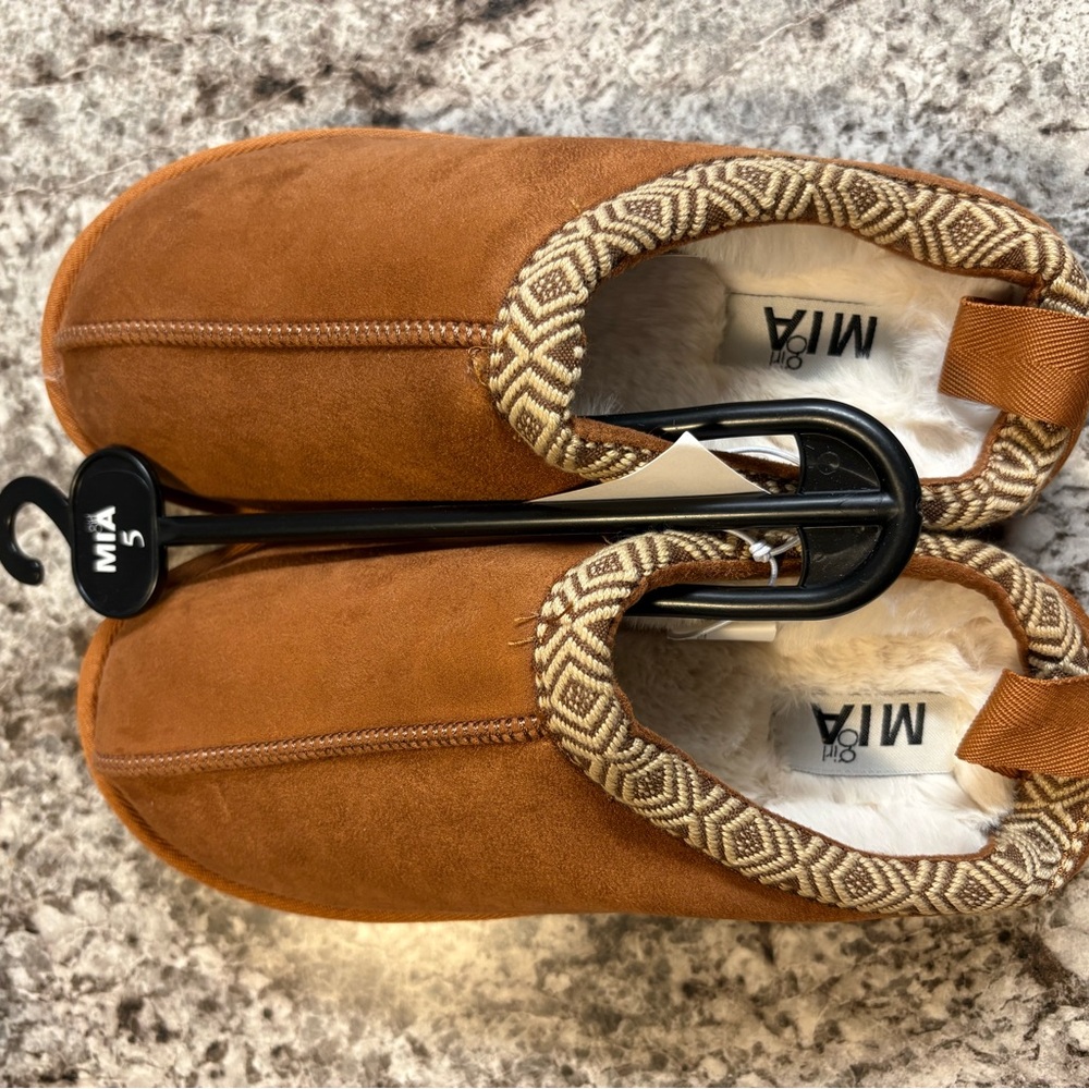 MIA Tan Slippers with Geometric Trim